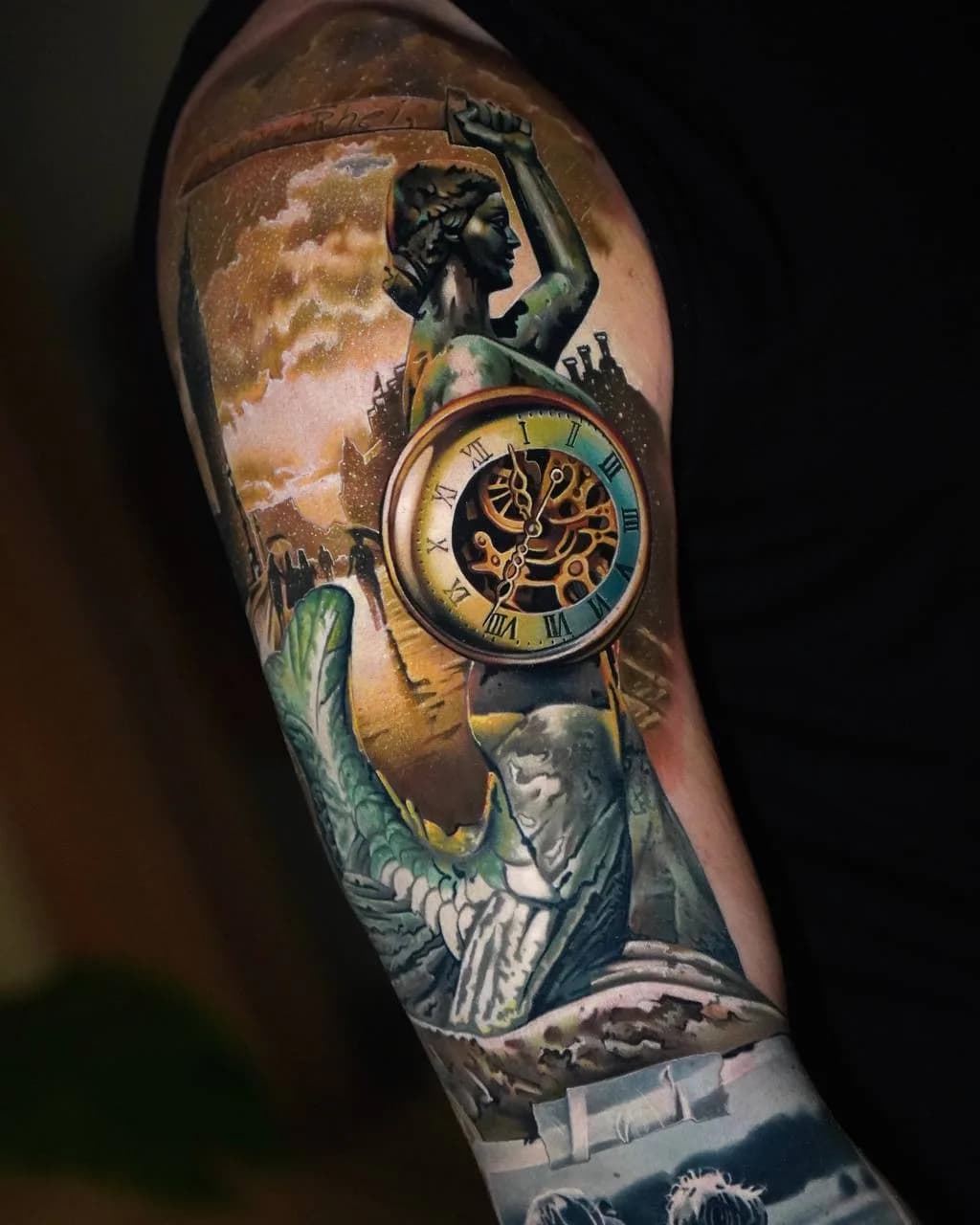 Colour realism: a monument and a pocket watch on the upper arm